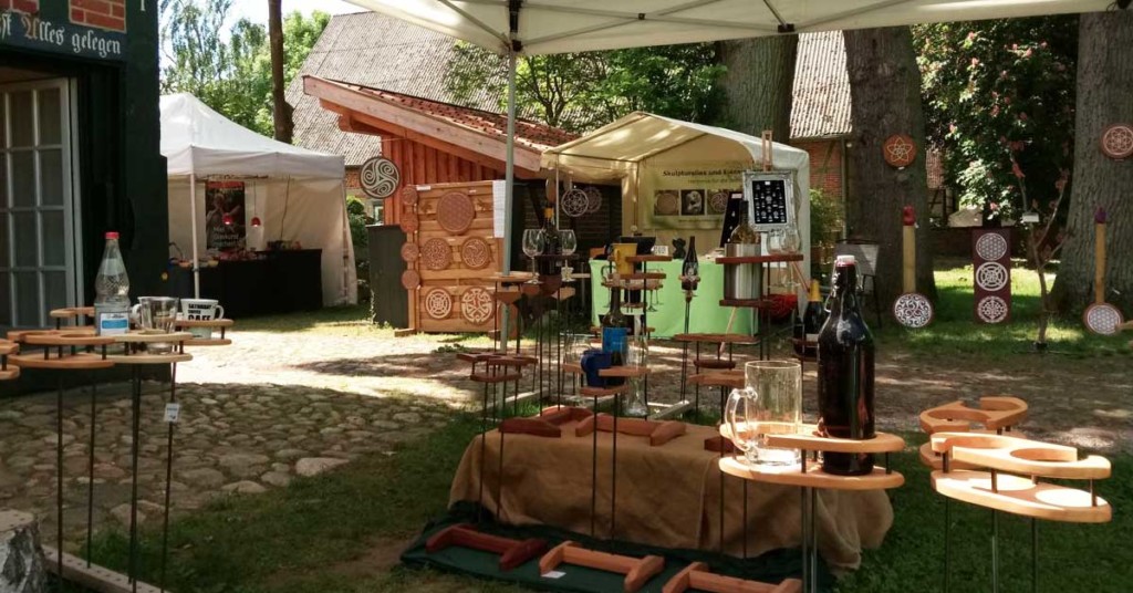 Getränkehalter in verschiedenen Holzsorten